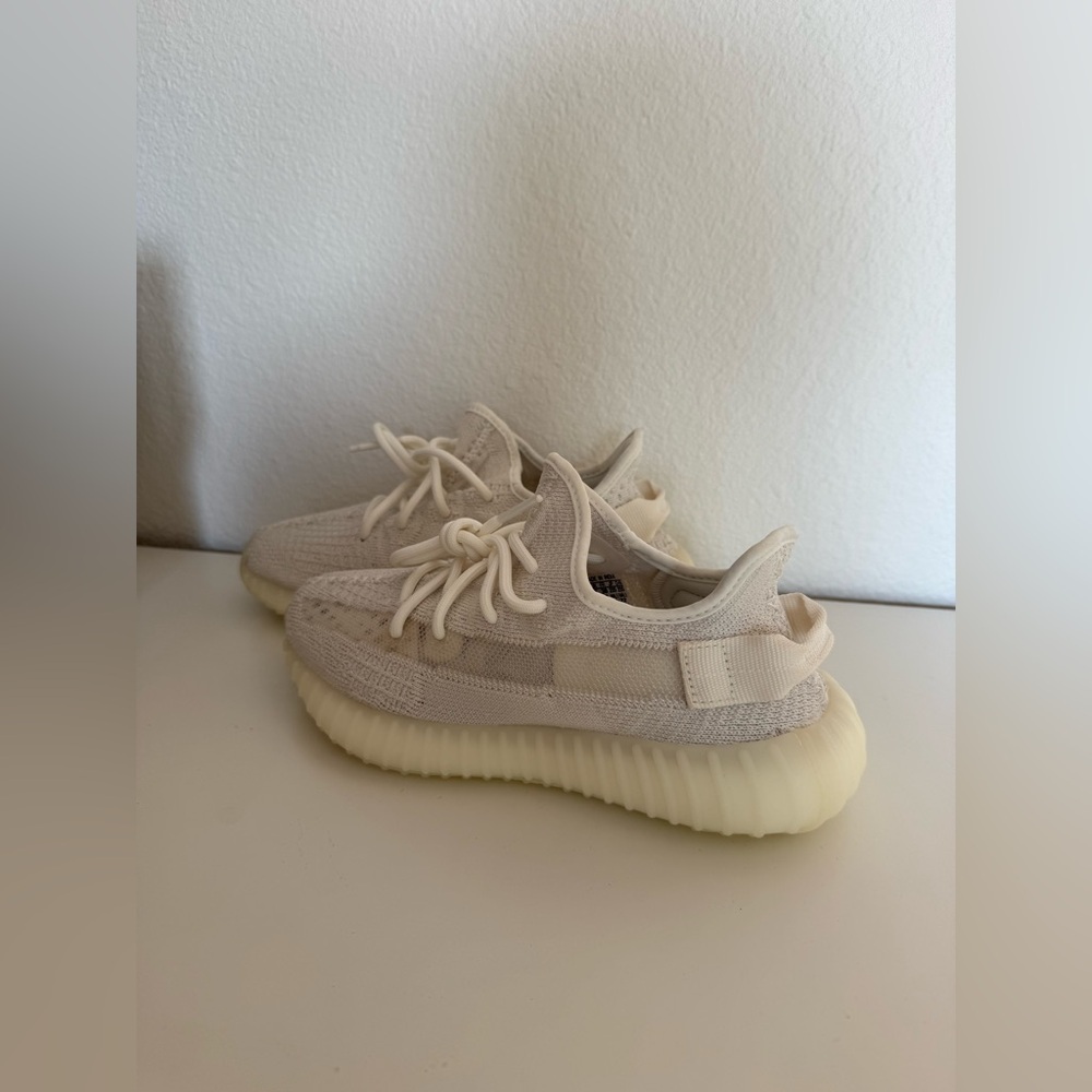 New Yeezy 350 sneakers women’s 100% authentic - Picture 5 of 11